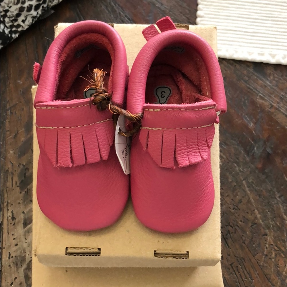 NWT- the Coral Pear moccasins